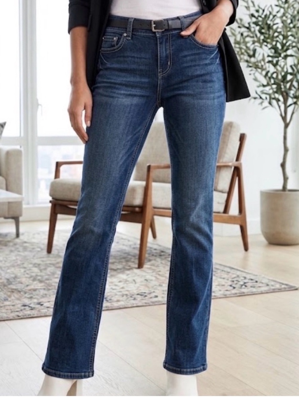 White House Black Market Blanc 8R Dark Wash Boot Cut Stretch Jeans Womens